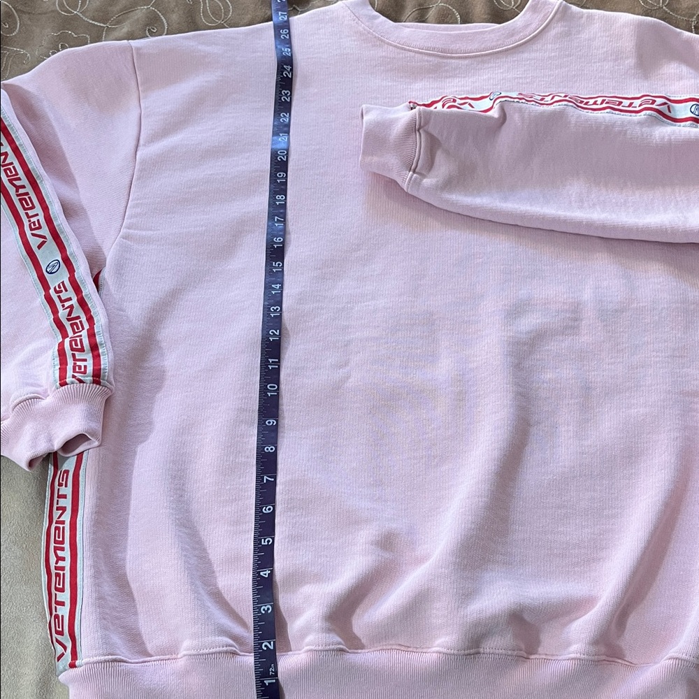 Vetements Embroidered Logo Crewneck Sweatshirt Pink Unisex Sz M - Oversized - Picture 8 of 13